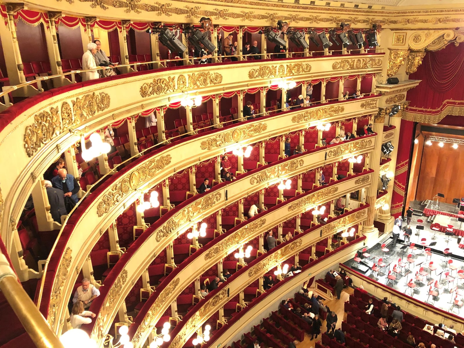 Milan La Scala Theater Museum Priority Entry Guided Tour - 2-Day Open Bus Option