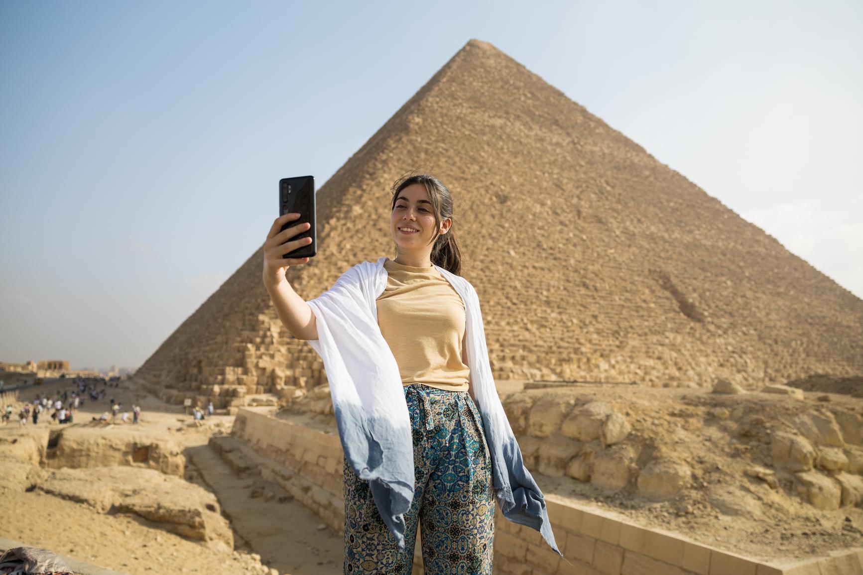 From Hurghada: Cairo Giza Pyramids & Great Sphinx Day Trip by Road - Egyptologist Guide