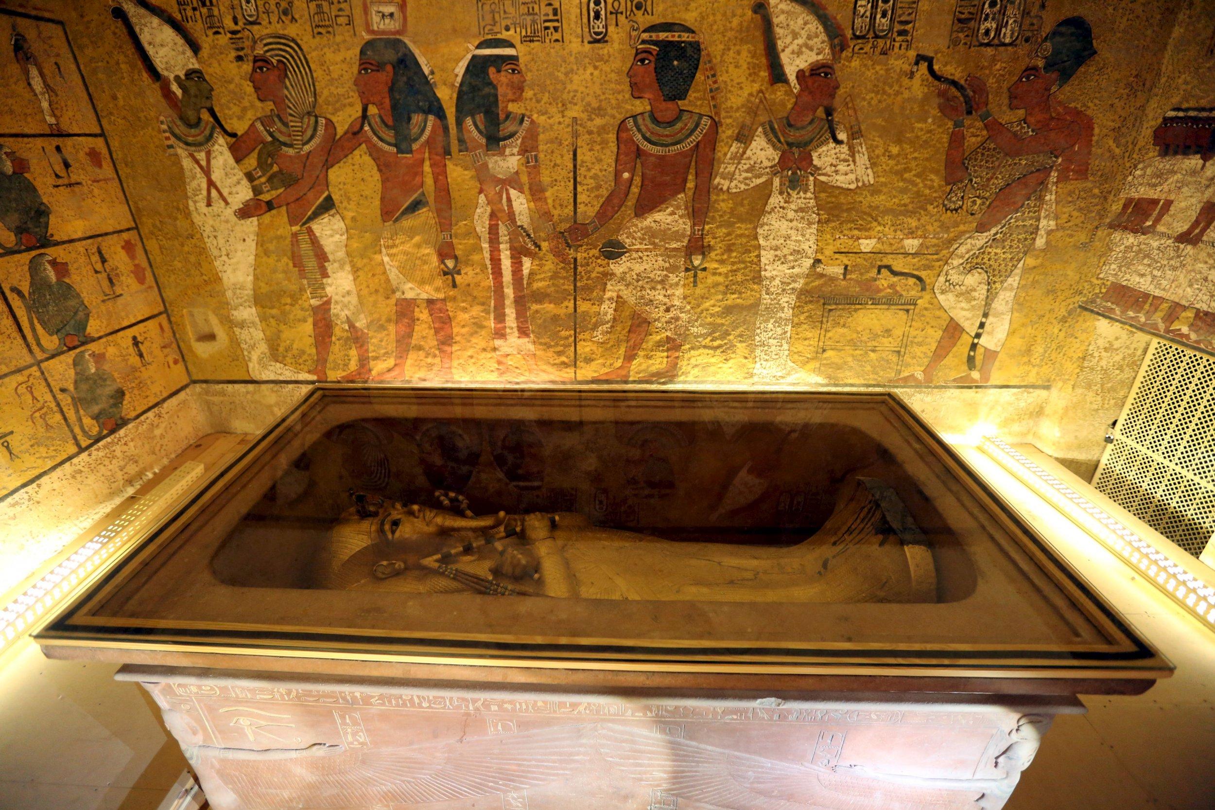 Luxor East & West Bank & Tutankhamun Tomb Private Tour - Valley of the Queens Included