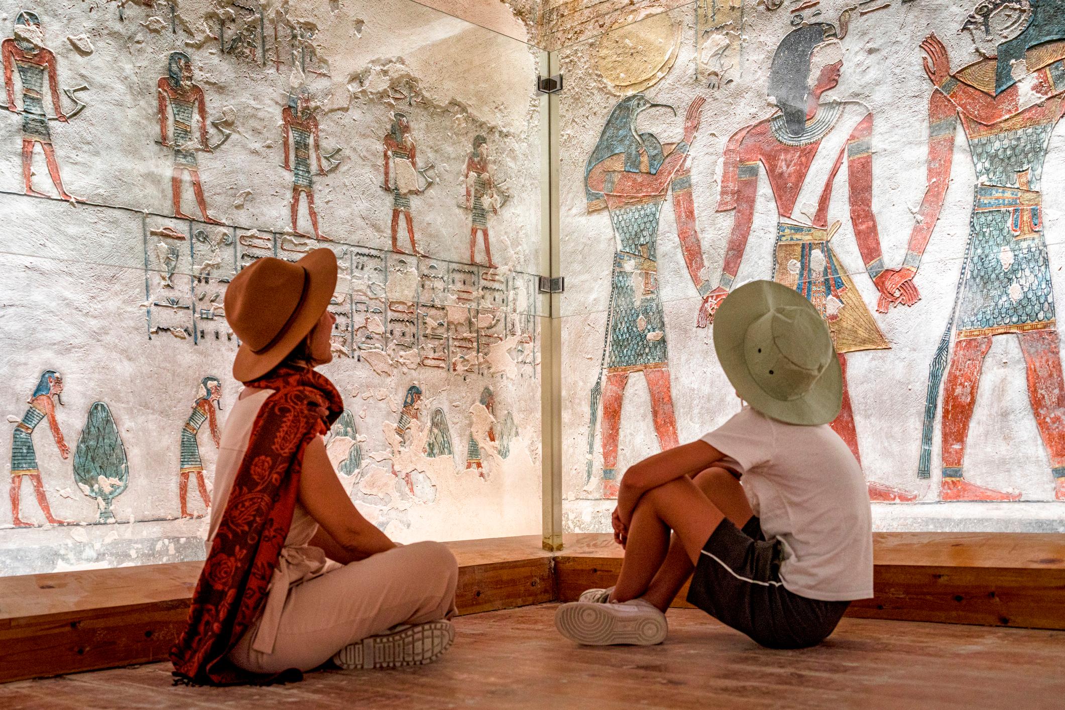 Luxor Valley of the Kings & Valley of the Queens Guided Tour - Lunch Included