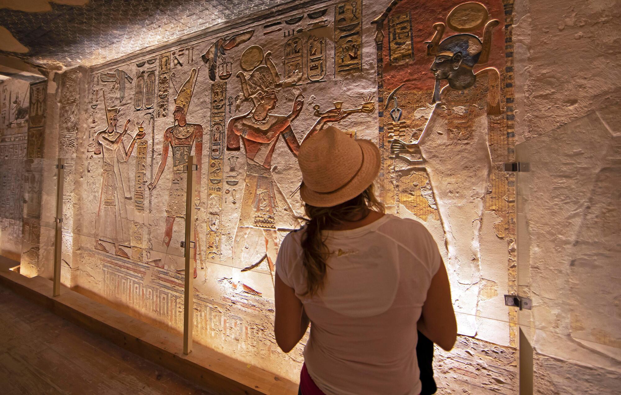 From Hurghada: Luxor Highlights & Valley of the Kings Shared Day Trip - Lunch Included