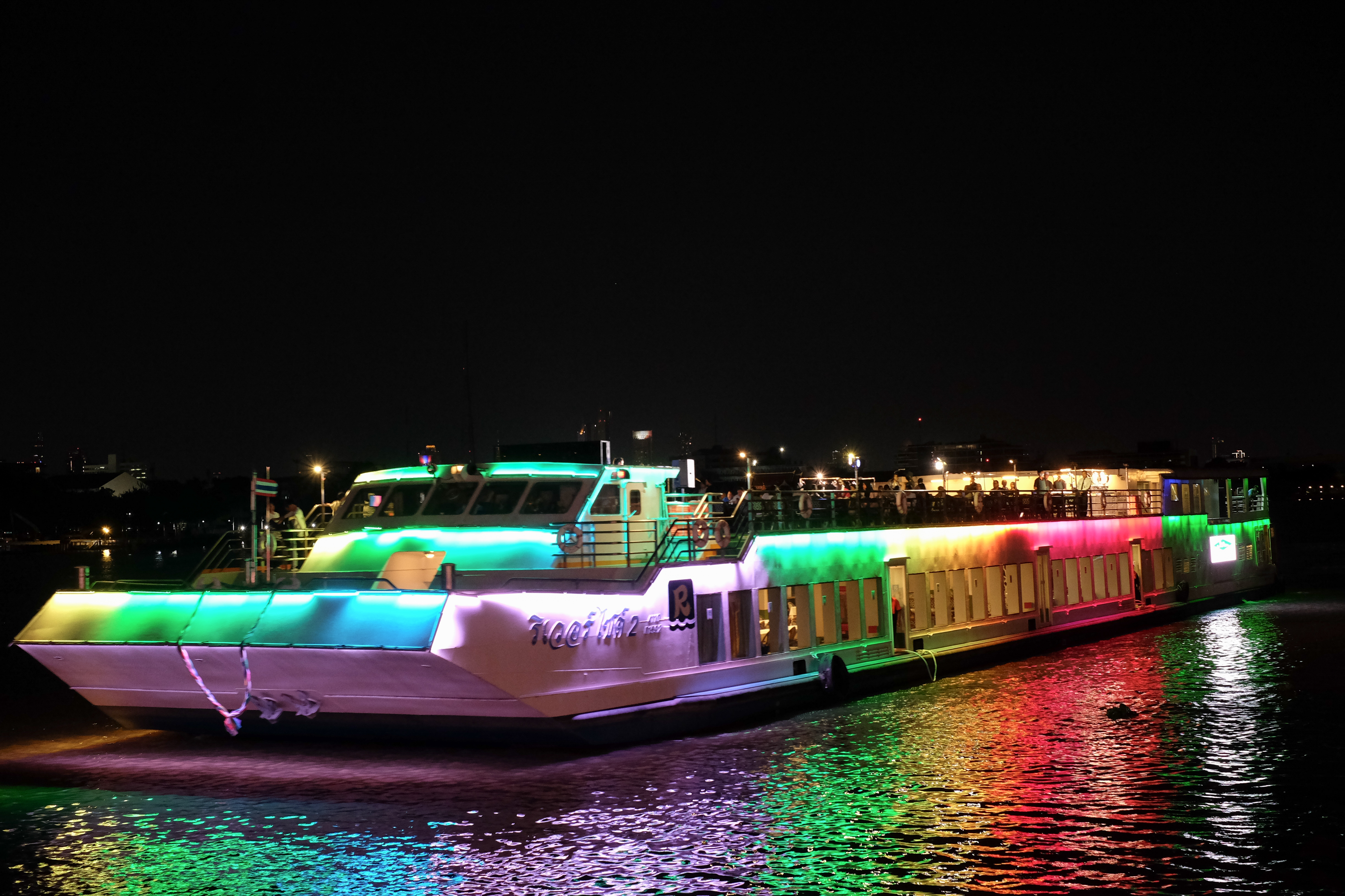 Bangkok Chao Phraya River Riverside Kinlen Dinner Cruise with Live Band