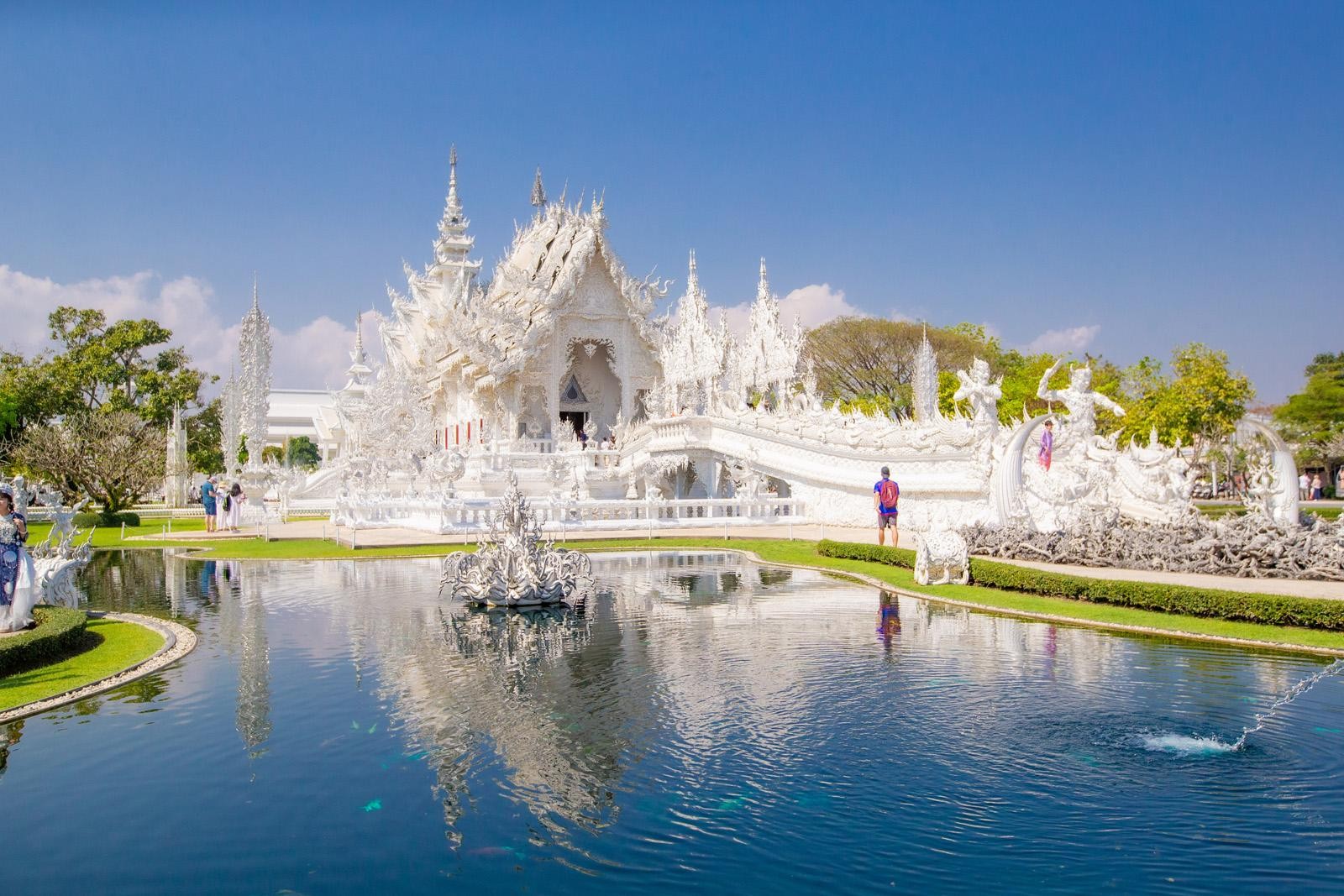 From Chiang Mai: Chiang Rai White Temple and Blue Temple Day Tour - Lunch Included