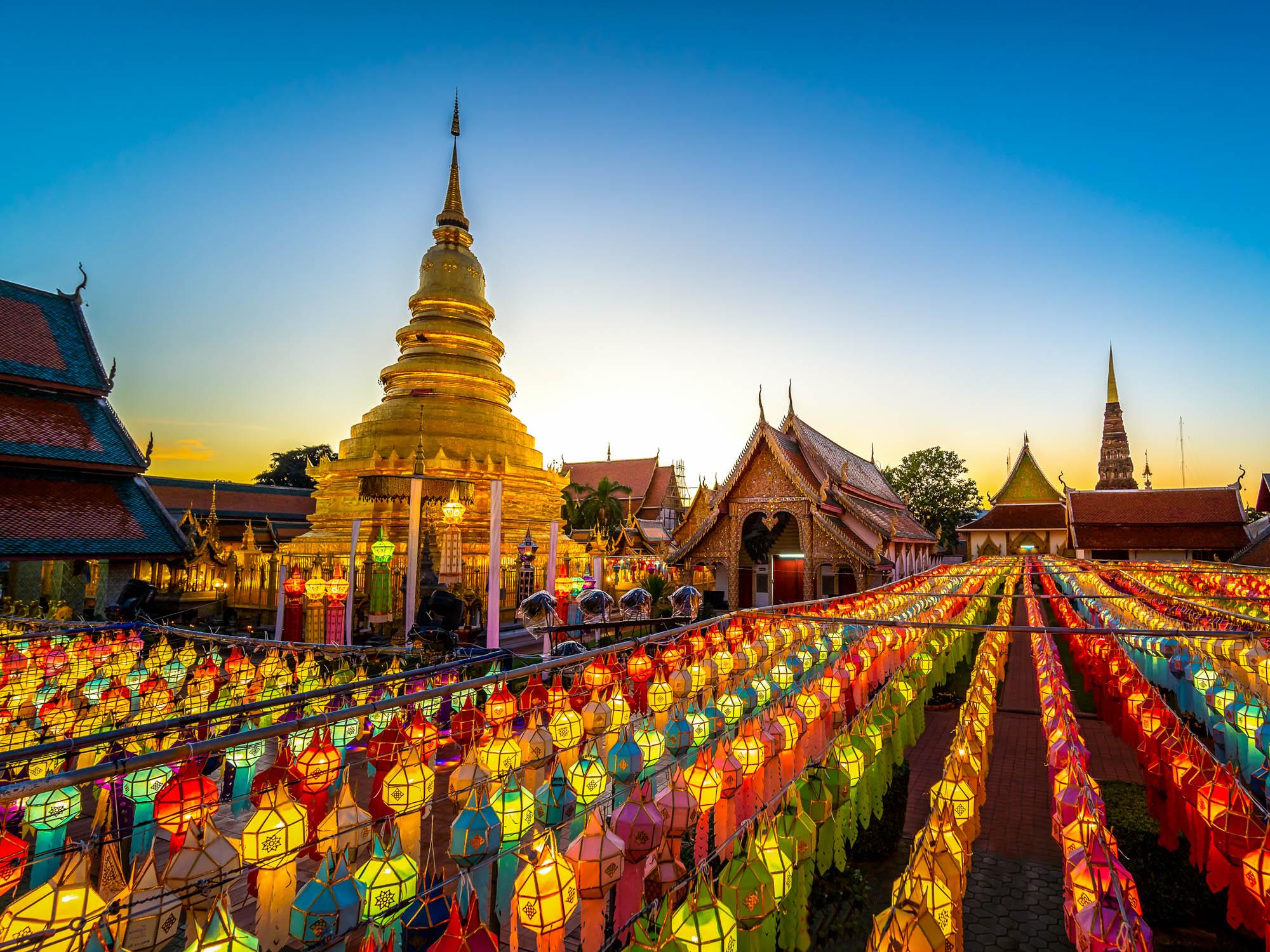 From Chiang Mai: Lampang & Lamphun Temples Private Tour - Wat Phra That Lampang Luang