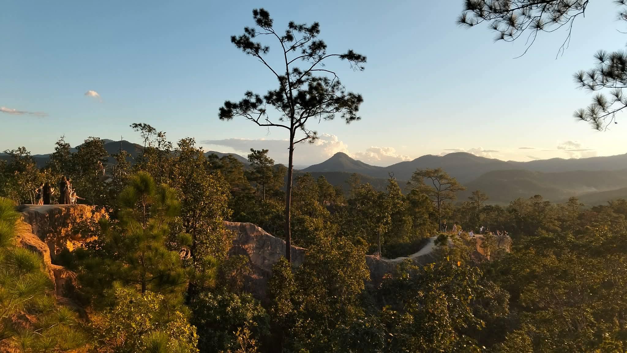 Pai White Buddha & Bamboo Bridge Tour with Pai Canyon Sunset - Entry Fees Included