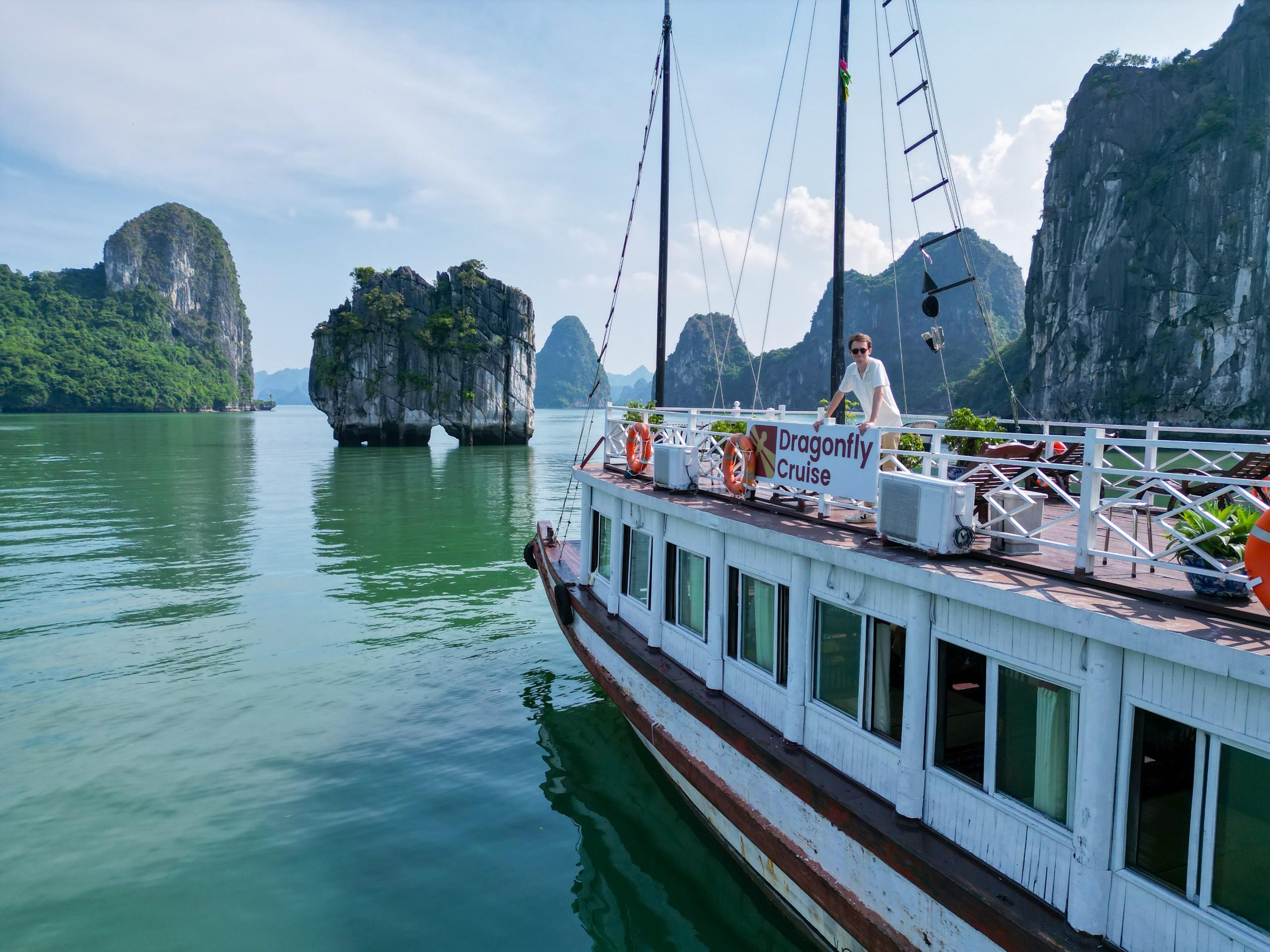From Hanoi/Ha Long: Ha Long Bay Dragonfly Cruise Day Tour - Thien Cung Cave & Kayak