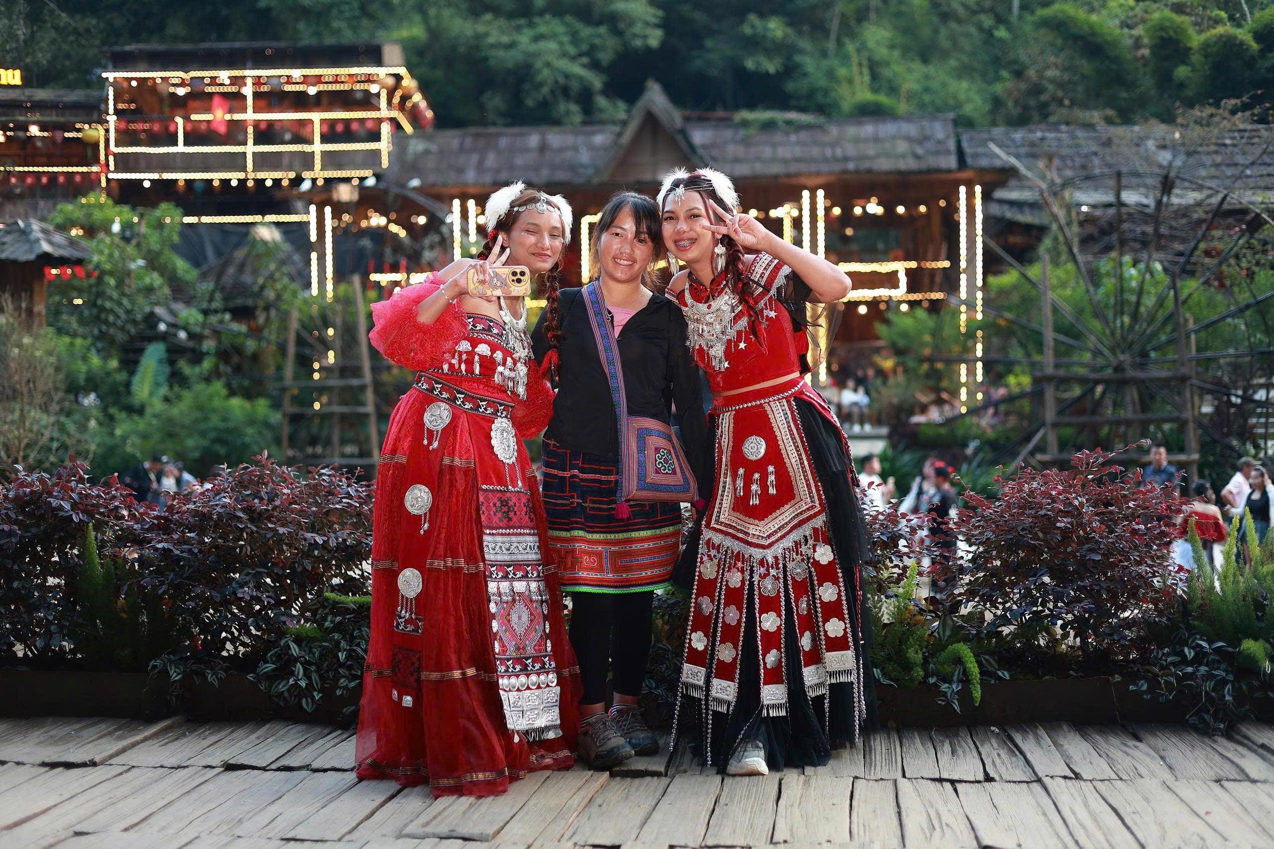 Sapa Cat Cat Village, Moana Sapa & Fansipan Day Tour - Hotel Pickup