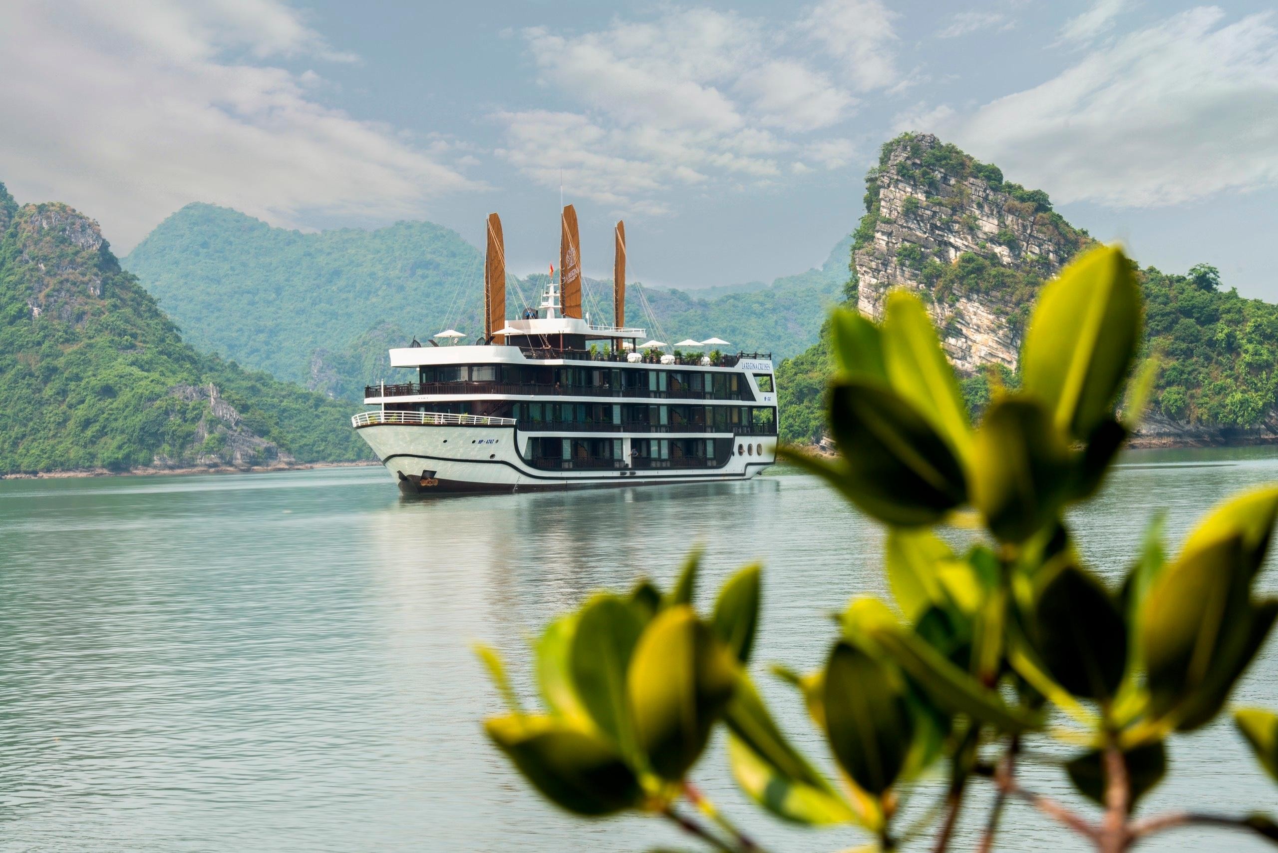 From Hanoi/Ninh Binh: Lan Ha Bay 5-Star 2-Day Cruise - Ao Ech Kayak & Balcony Cabin