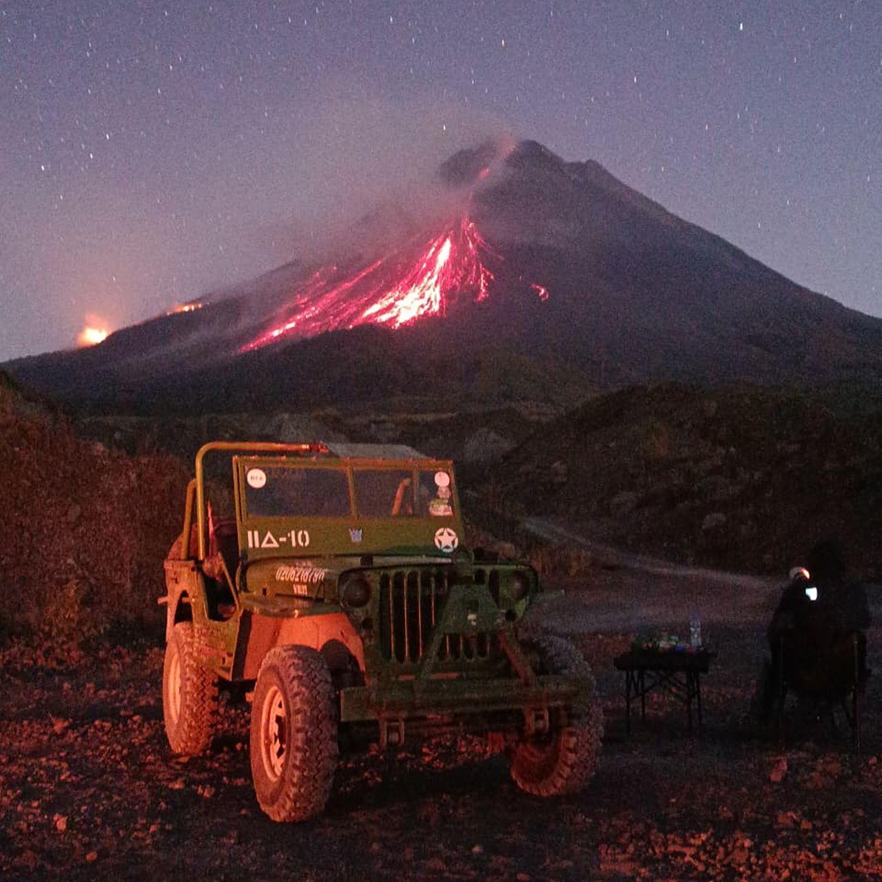 Yogyakarta Merapi Volcano Night Jeep & Campfire Tour - Dinner Included