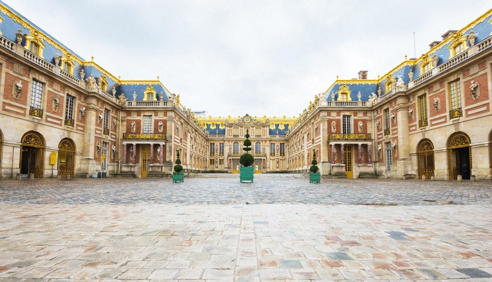 From Paris: Round-Trip Shuttle Bus to the Palace of Versailles - Half Day or Full Day