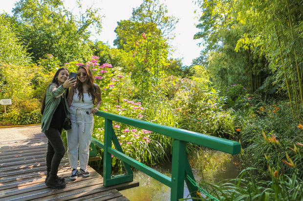 From Paris: Giverny Monet's House & Gardens Half-Day Bus Tour - Audio/English Guide Option