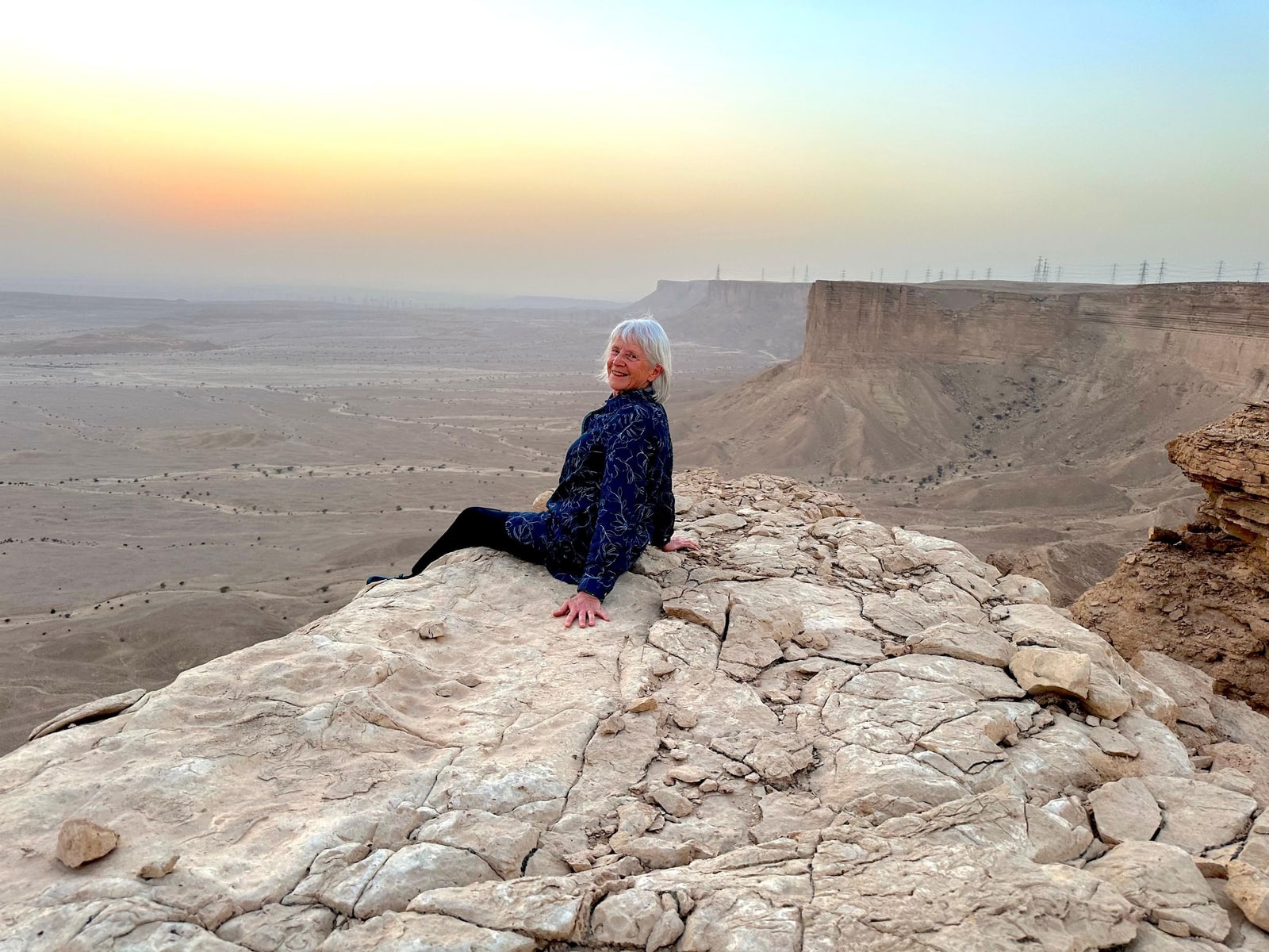 Riyadh: Second Edge of the World Darb Al Manjour Trail 3-Hour 4WD Tour - Sunset