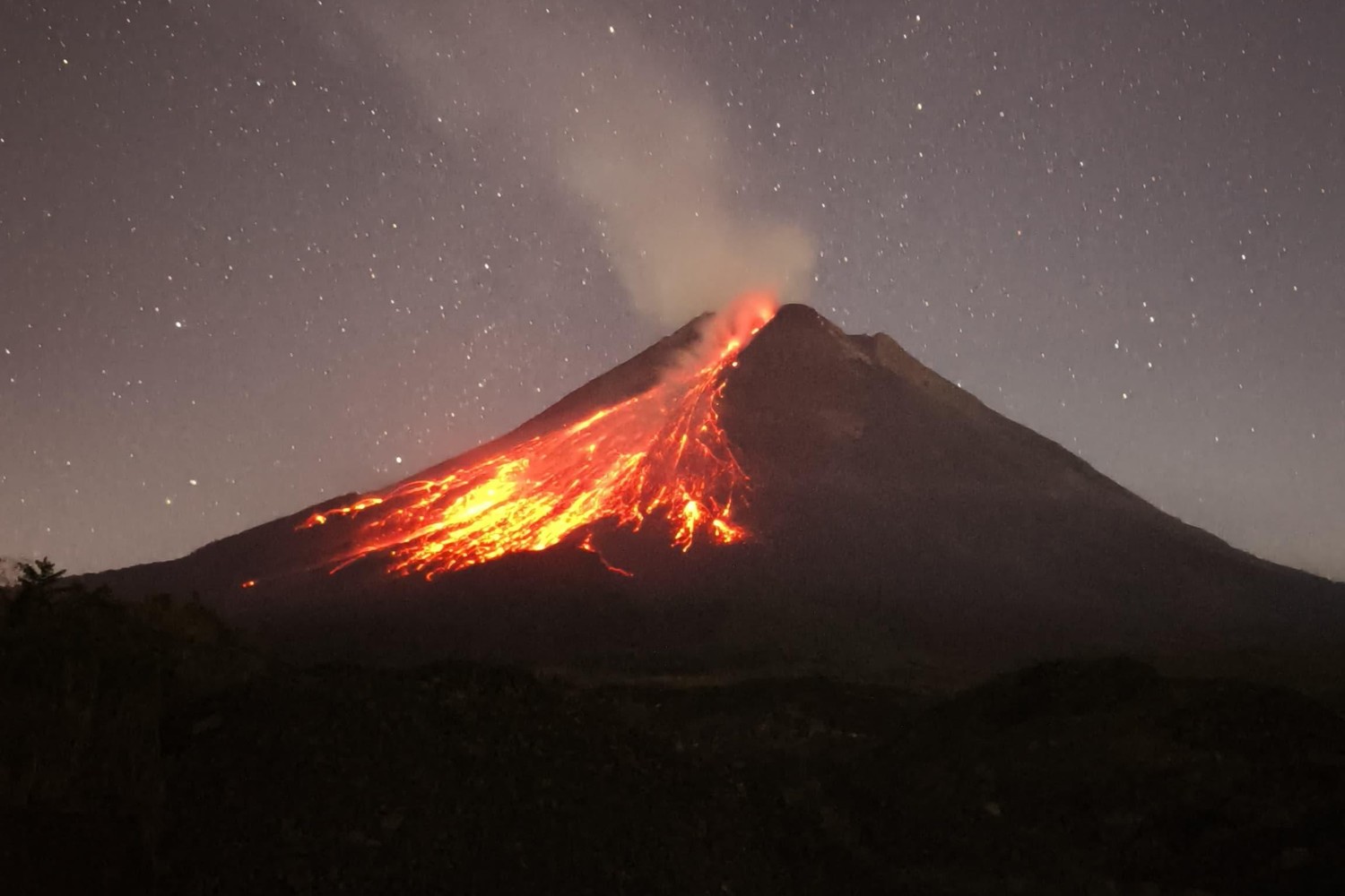 Yogyakarta Mount Merapi Lava View Night Tour from a Local Coffee Shop