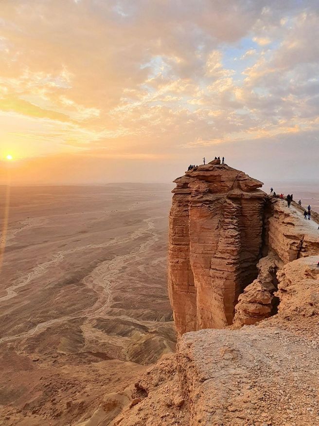 Edge of the World 4x4 Tour from Riyadh - Sunset & Stargazing