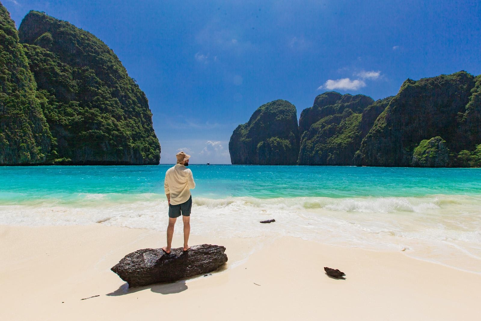 Phuket Phi Phi Islands Maya Bay and Khai Nai Island Speedboat Tour with Hotel Pickup and Lunch