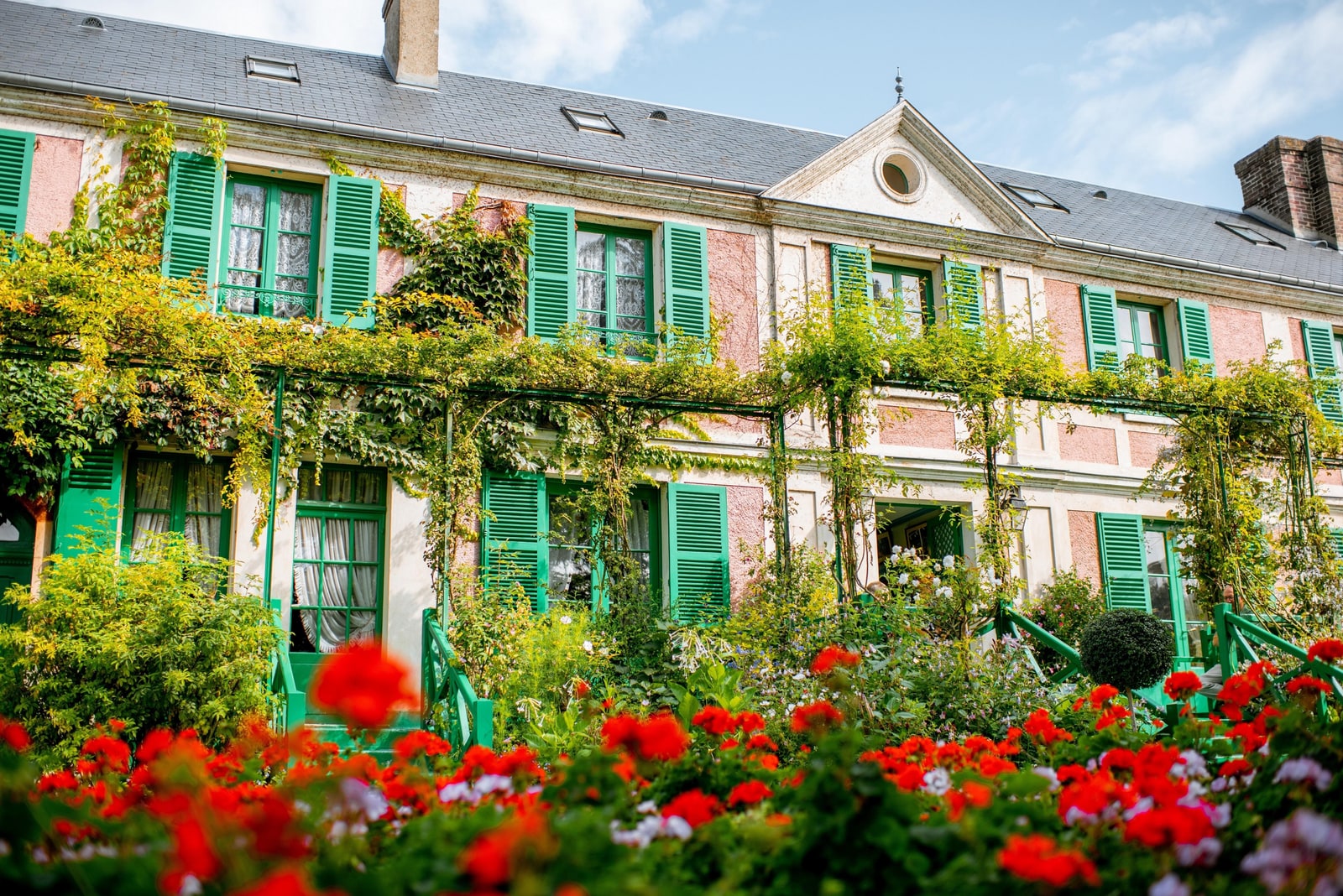 From Paris: Giverny Monet's House & Versailles Palace Day Tour - Skip-the-Line Palace Entry
