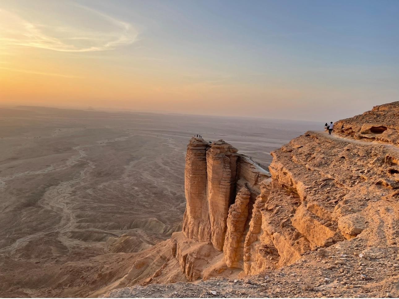 Edge of the World Sunset & Stargazing 4WD Tour from Riyadh - Camel Farm Visit