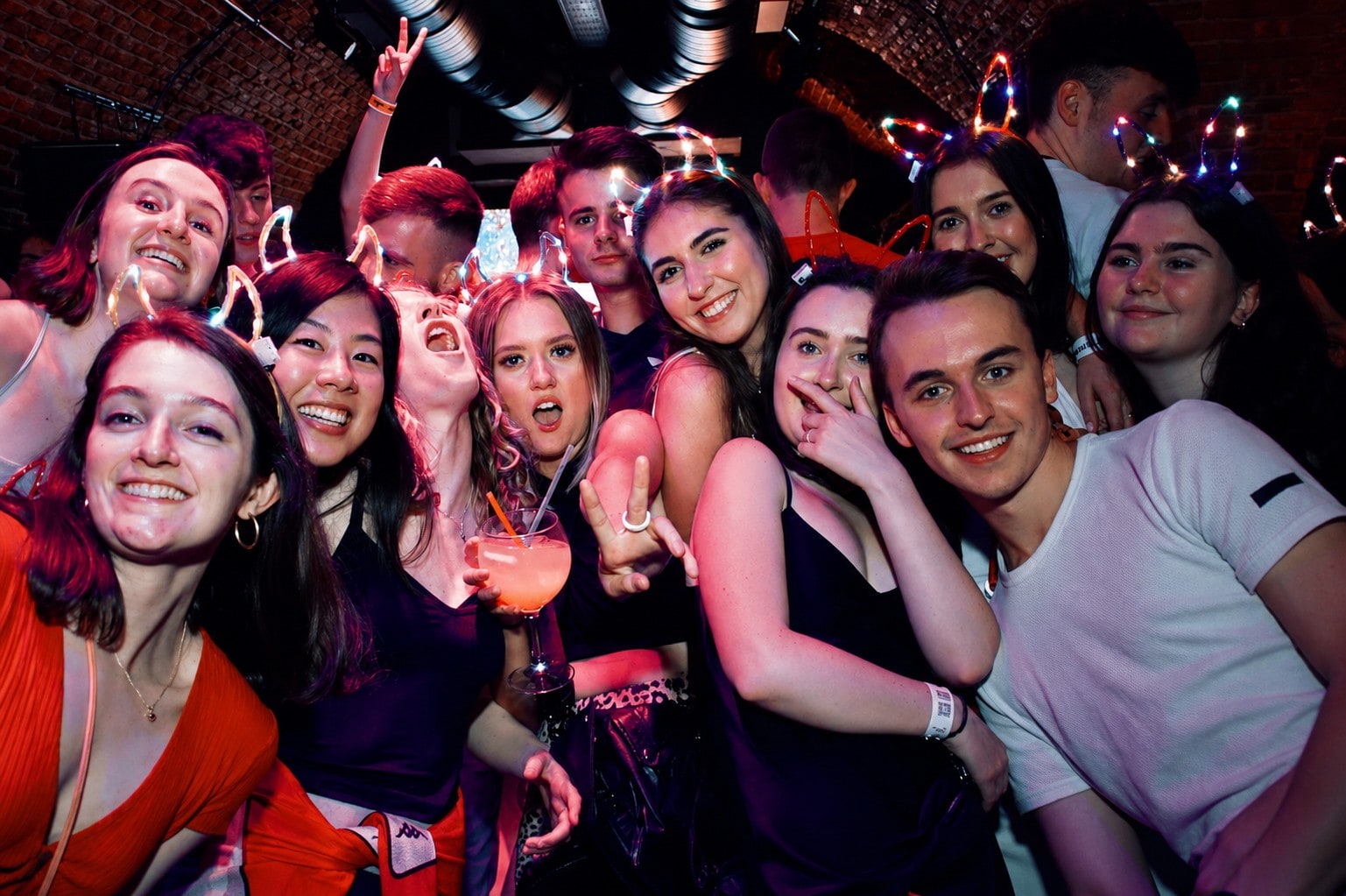 Madrid Pub Crawl Tour - 4 Bars & Nightclub VIP Entry (Free Shots Included)