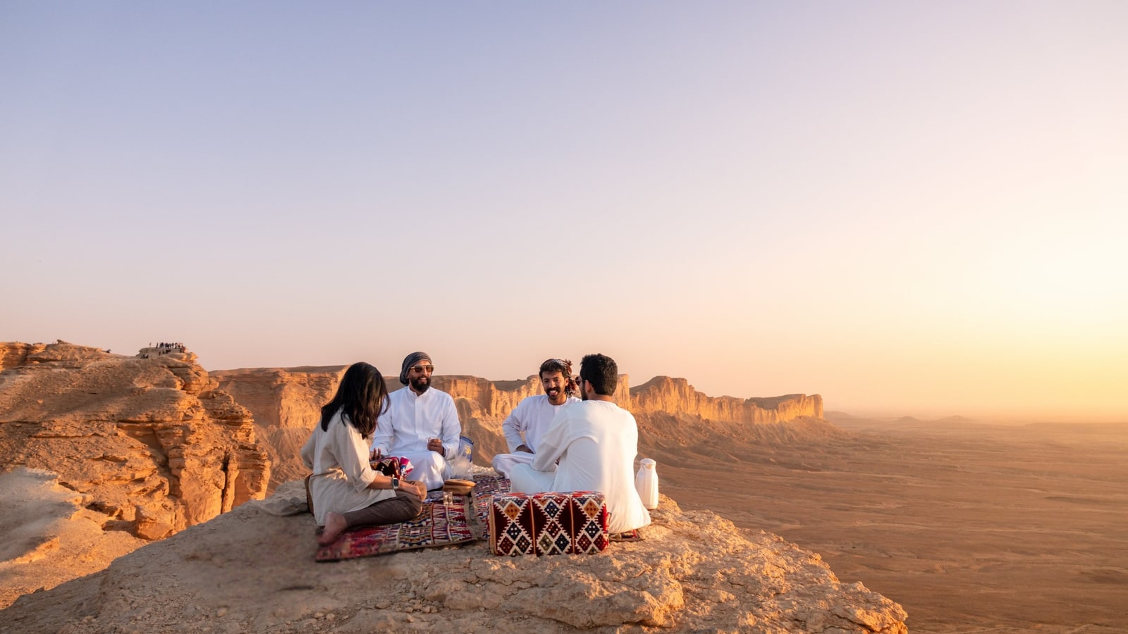 Edge of the World & Keshta Private Tour from Riyadh - Cliff Hike & Arabic Tea/Coffee