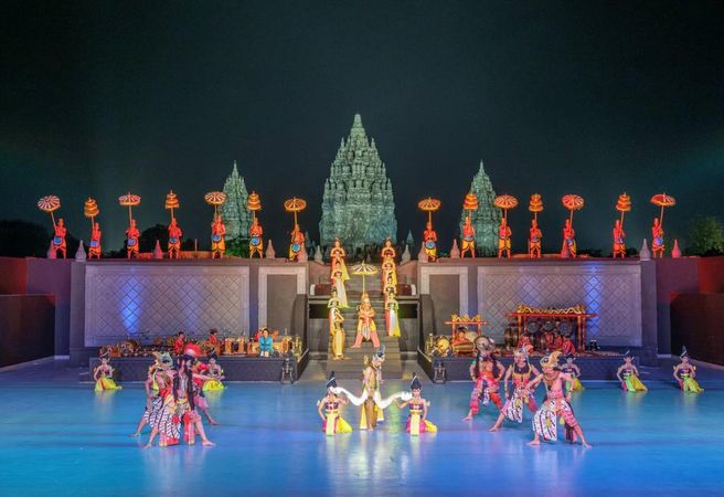 ジョグジャカルタ ボロブドゥール登頂・プランバナン寺院ツアー ラーマーヤナ鑑賞
