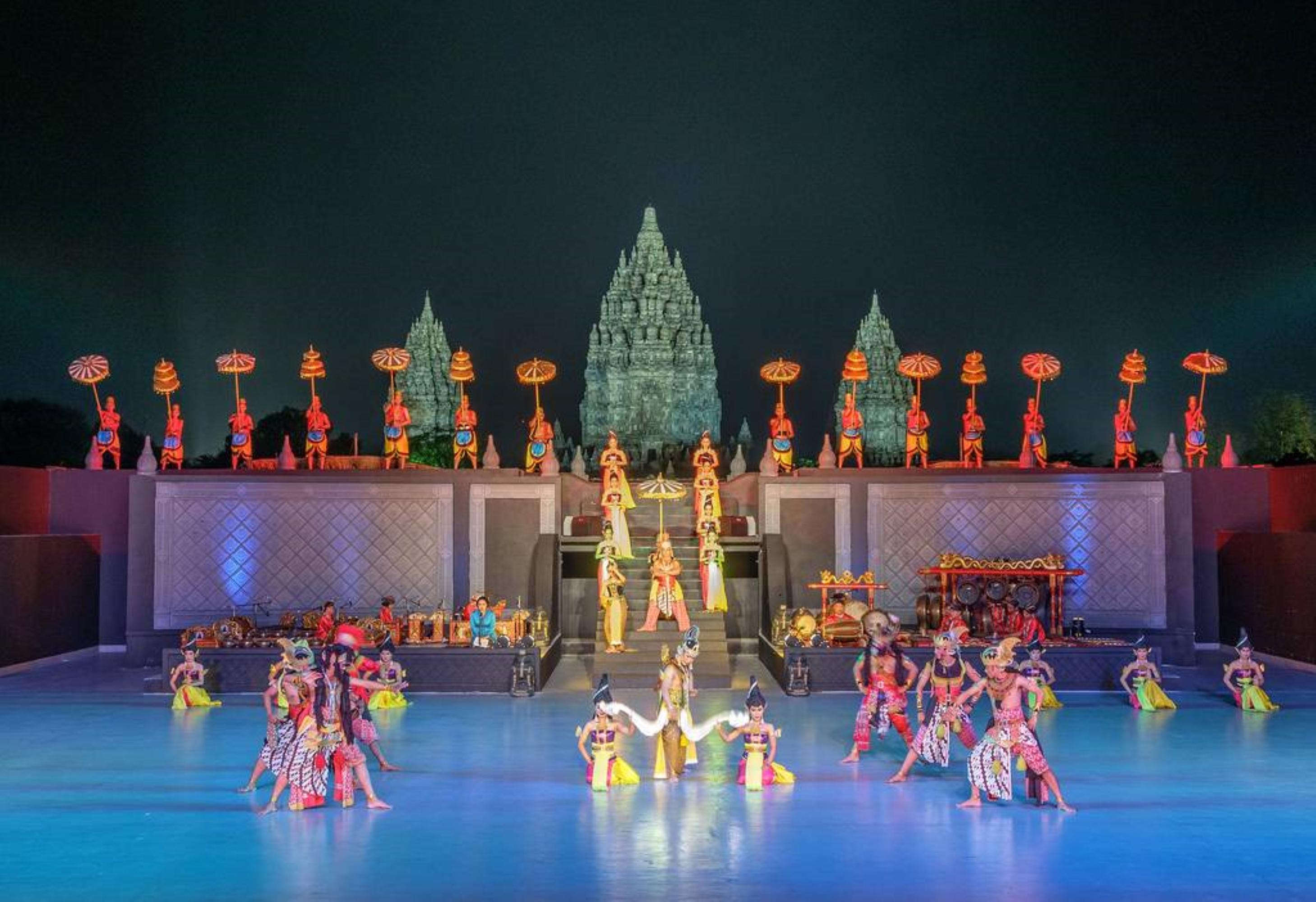 Yogyakarta Borobudur Climb and Prambanan Temple Tour - Ramayana Ballet