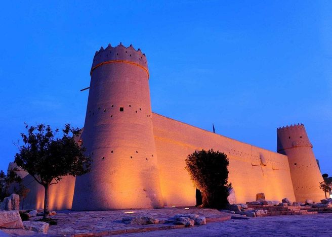 Old Riyadh Walking Tour - Masmak Fortress & Souq Al Zal with Saudi Snacks
