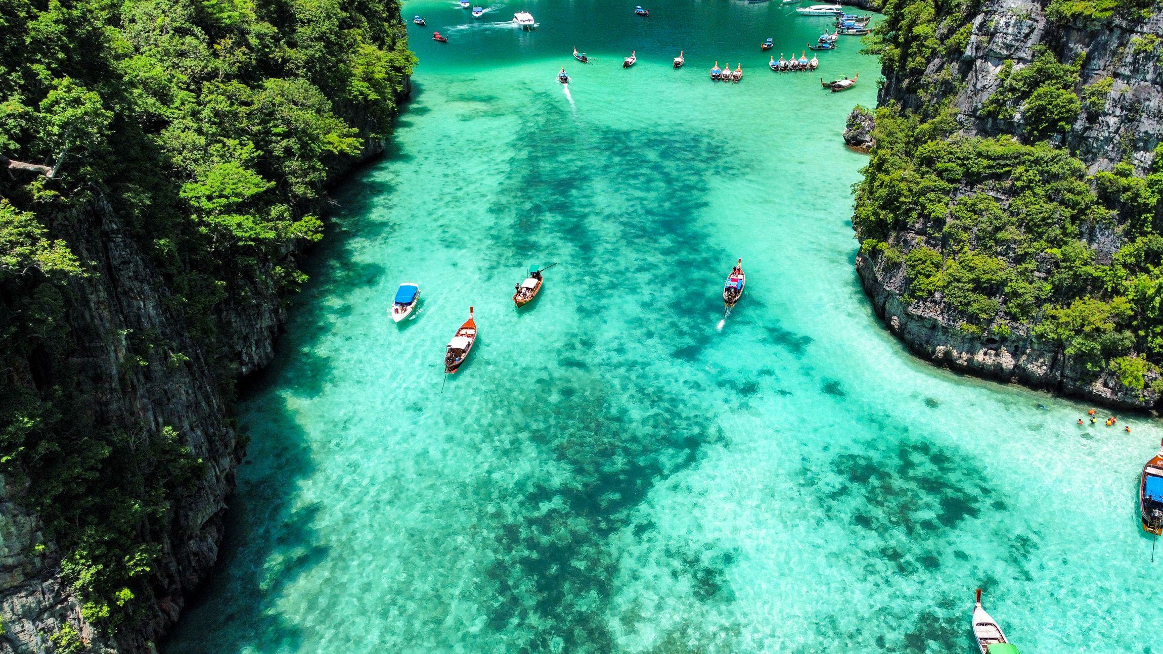 Phuket Phi Phi Bamboo and Maiton Island Speed Catamaran Tour with Hotel Pickup