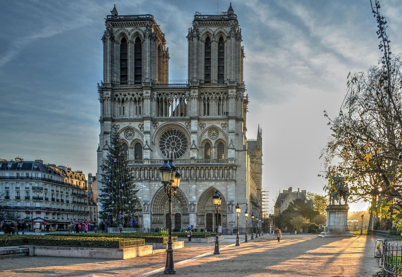 Paris Notre-Dame Cathedral Interior Guided Tour - Priority Entry & Optional Sainte-Chapelle