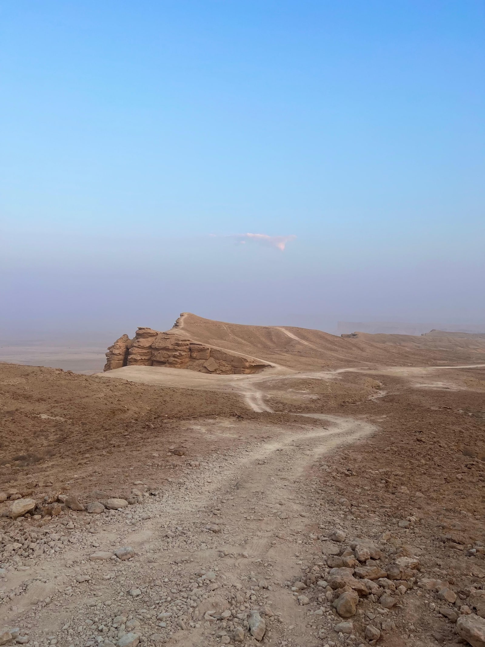 From Riyadh: Edge of the World & Huraymila National Park Private Day Tour