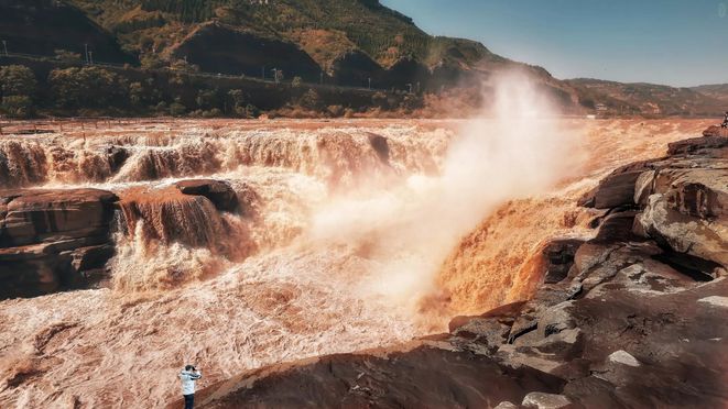 From Xi'an: Hukou Waterfall Day Tour - Traditional Village Visit