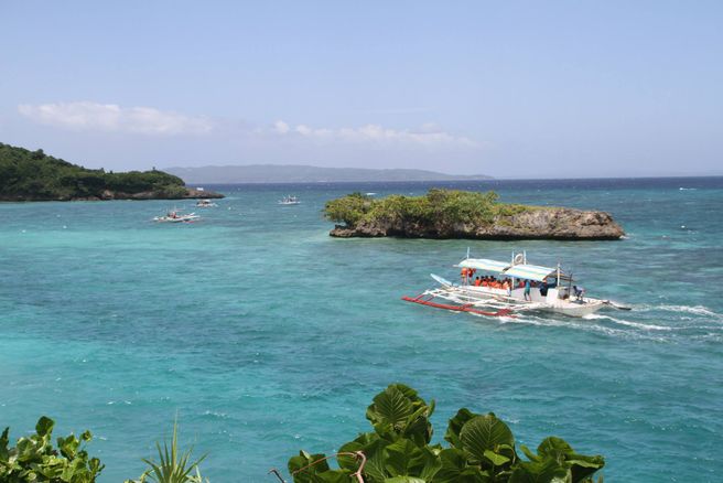 Boracay Private Island Hopping & Snorkeling Tour - Seafood BBQ Lunch Included