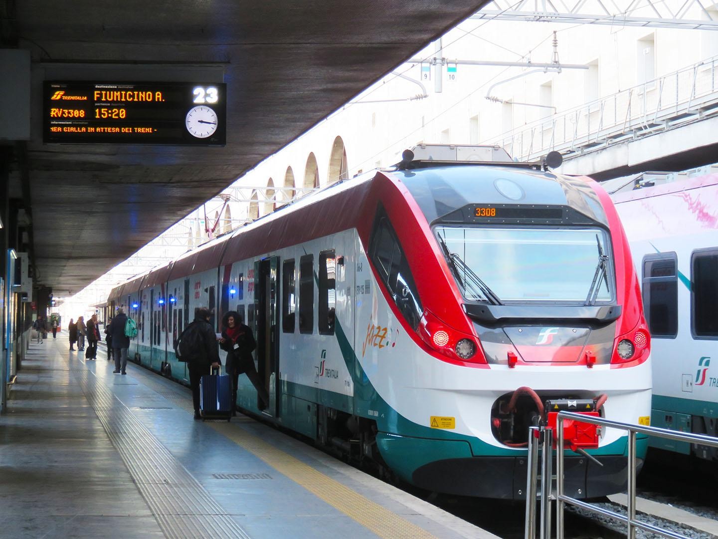 ローマ レオナルド・エクスプレス フィウミチーノ空港 テルミニ駅 1等席 片道乗車券