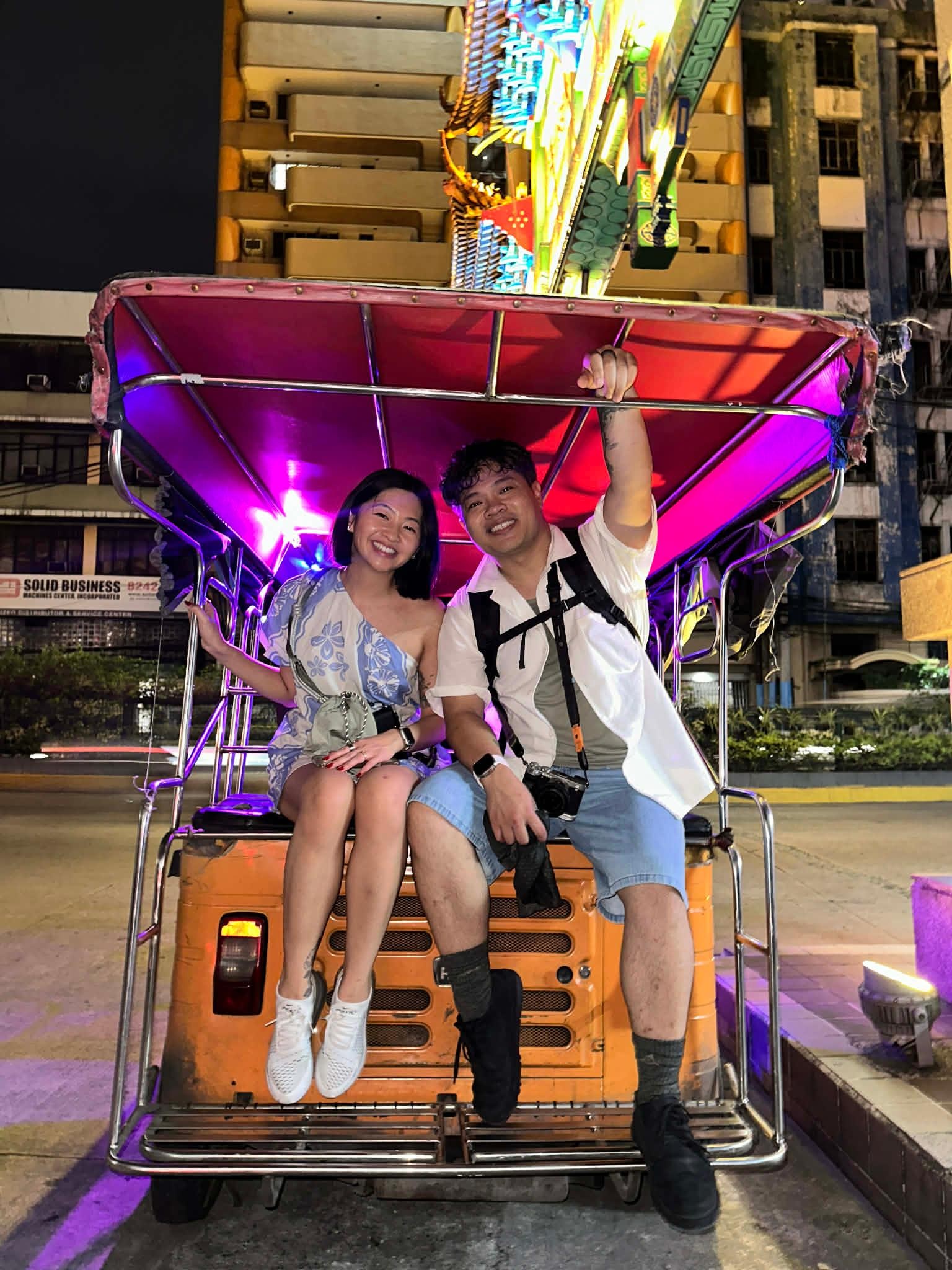 マニラ チャイナタウン・ビノンド夜ツアー - トゥクトゥク＆屋台グルメ試食