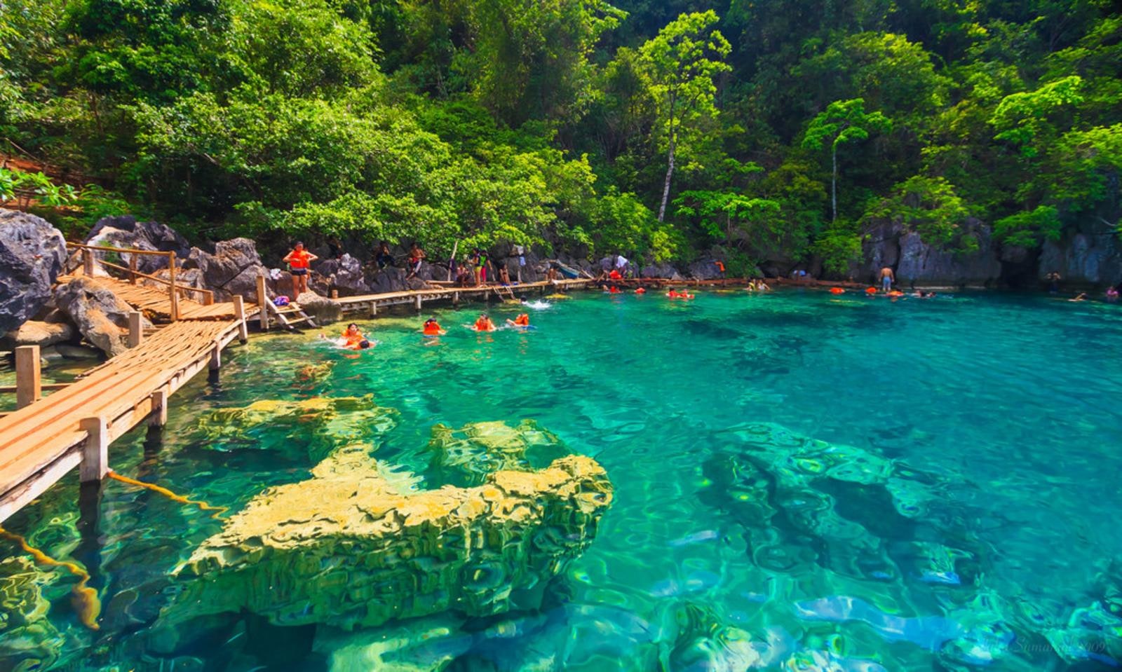 Coron: Kayangan Lake & CYC Beach Island Hopping Tour with Lunch