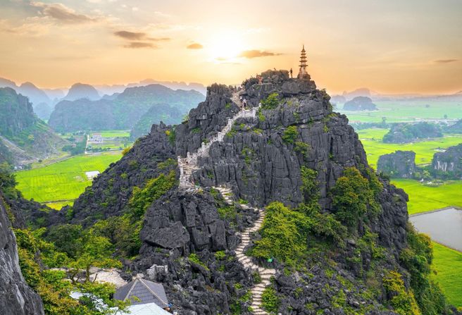 ハノイ発:ニンビン ホアルー・タムコック・ムア洞窟 日帰りツアー 昼食付き