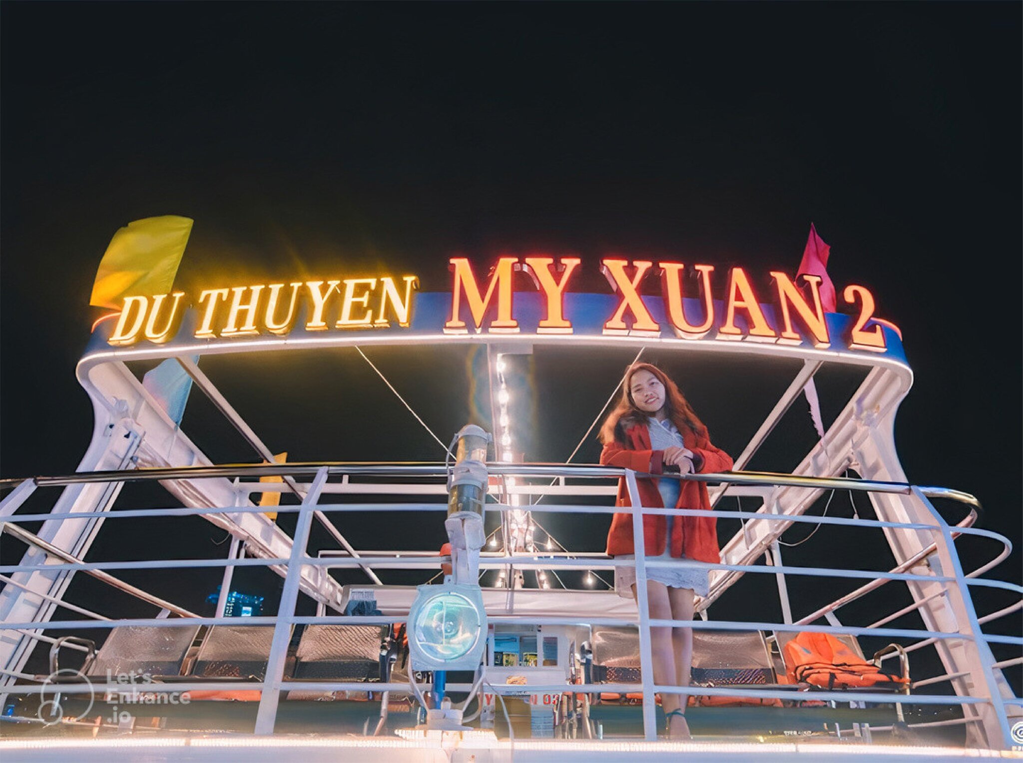 Da Nang Han River My Xuan Night Cruise with Fruit & Live Music