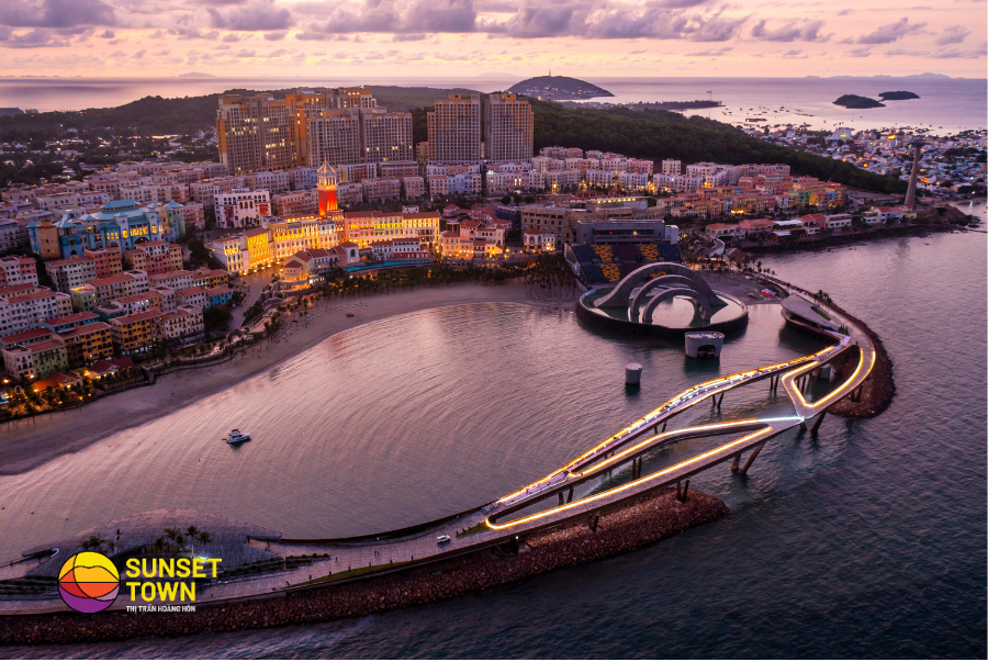 Phu Quoc Sun World Hon Thom Cable Car and Sunset Town Show Combo Ticket