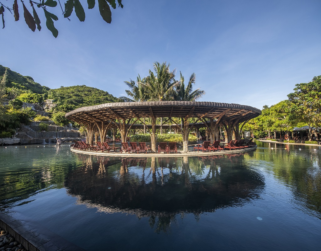 Nha Trang Hon Tam Island Mud Bath and Round-Trip Speedboat Day Pass