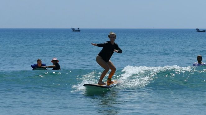 ダナン サーフィン グループレッスン - 写真・動画分析付き
