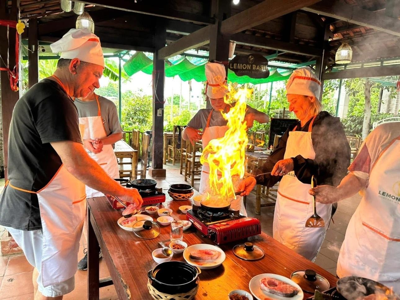 ホイアン チャークエ村 自転車ツアー＆料理教室 - 農業体験・足マッサージ