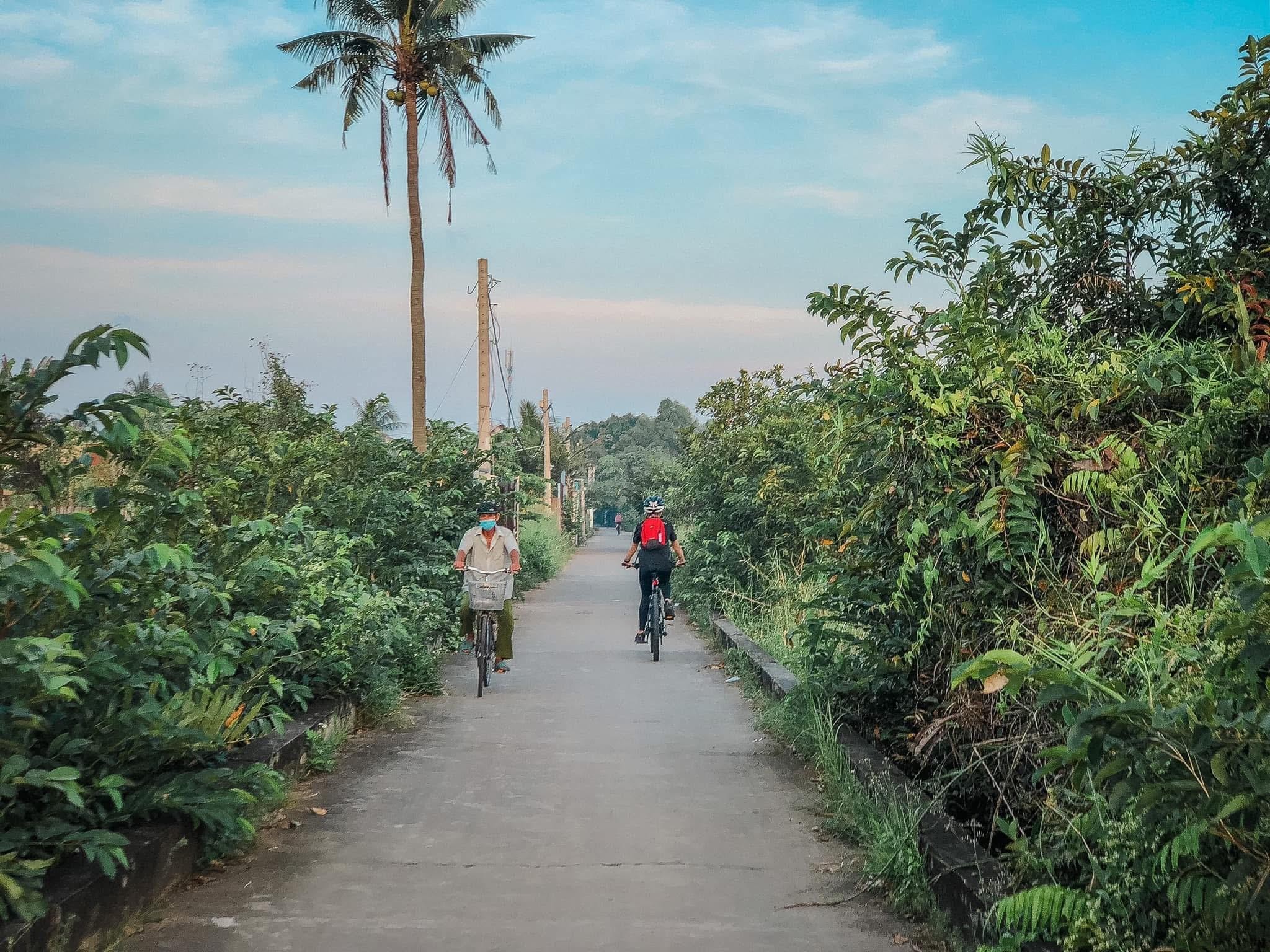 Ho Chi Minh City Thanh Da Peninsula Small-Group Bike Tour - Local Snacks Included