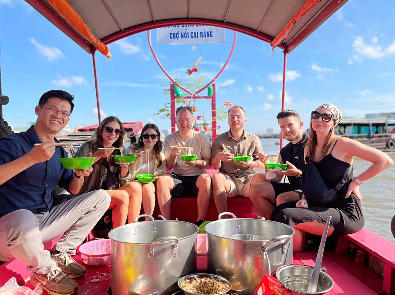 From Ho Chi Minh City: Can Tho Cai Rang Floating Market & Son Islet Mekong Delta Day Tour