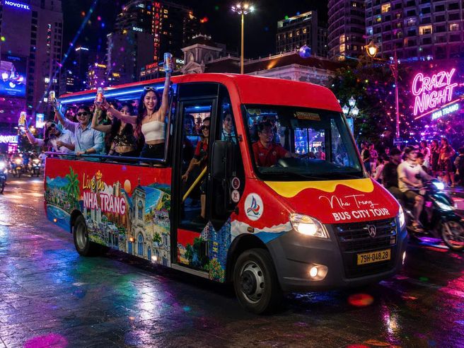 ニャチャン ファンナイトバス 夜のシティツアー ビール・ソフトドリンク飲み放題
