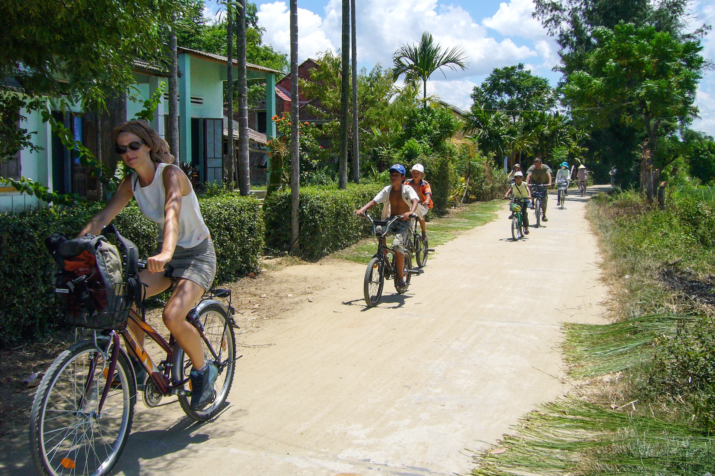 Hoi An Thu Bon River Delta Countryside Bike Tour with Boat Return