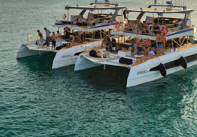 Nha Trang Bay Sunset Yacht Cruise with Buffet and DJ Party