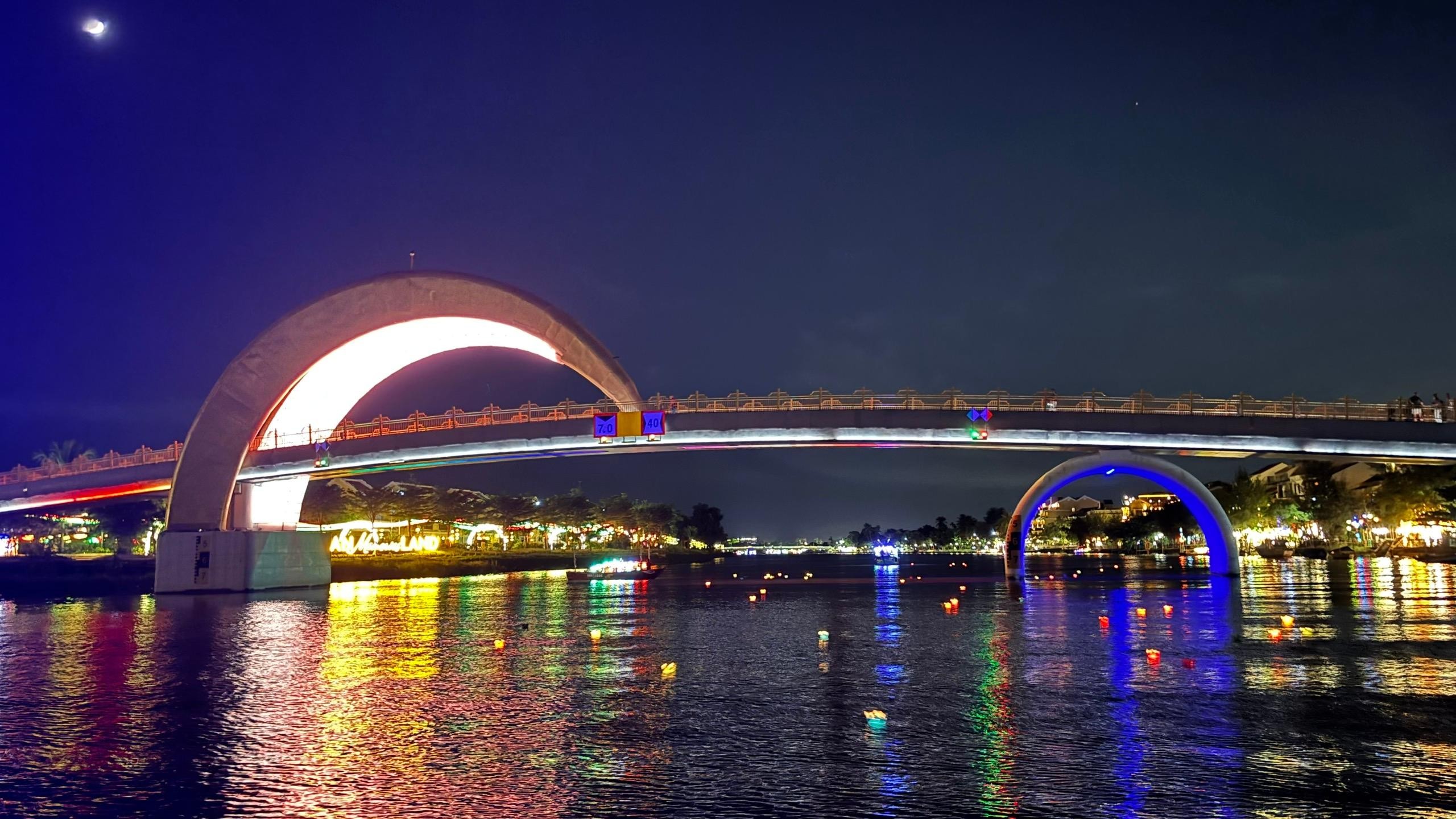 Hoi An Hoai River Night Lantern Boat & Wish Lantern Release - Moon Bridge View