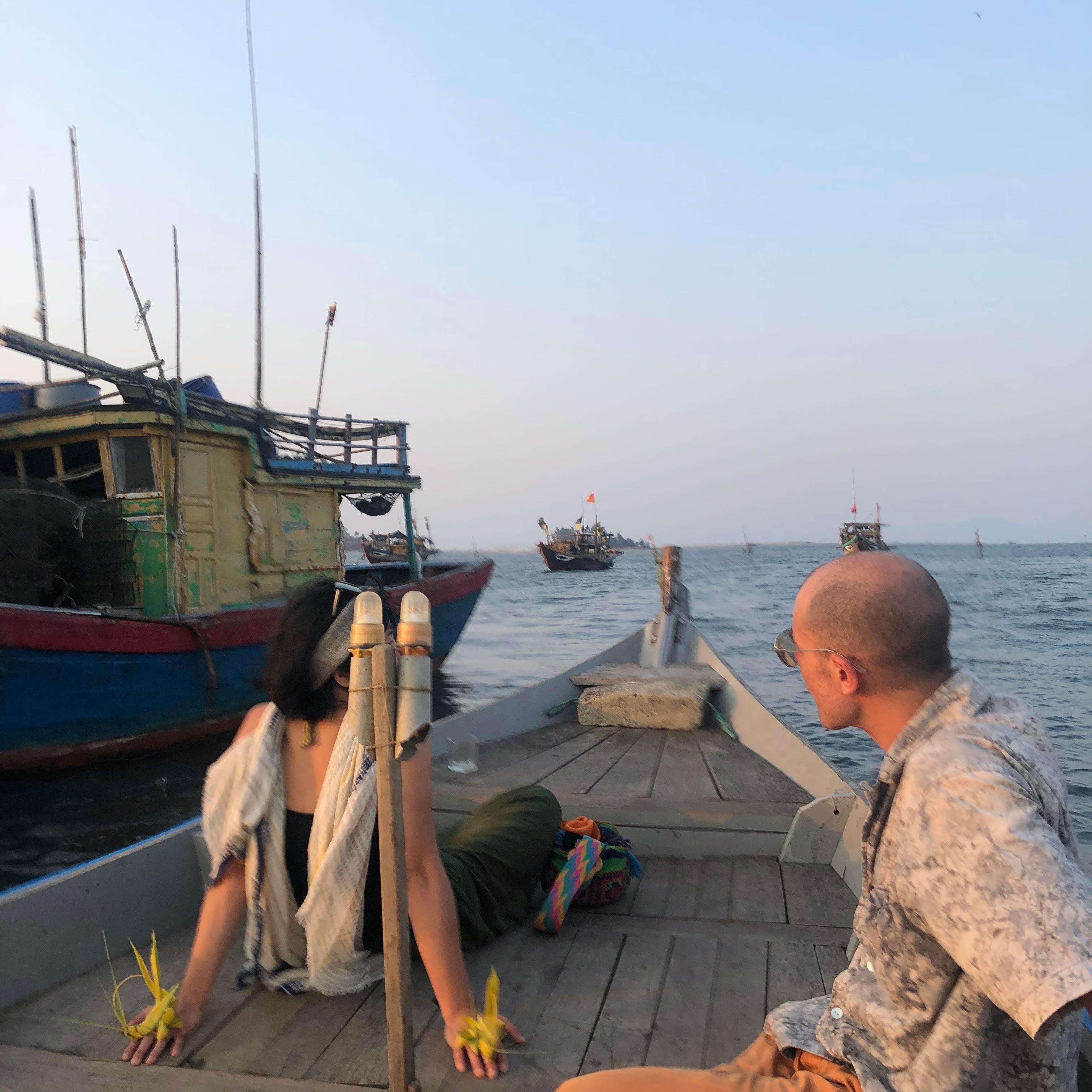 Hoi An Thu Bon River Sunset Fishing Boat Tour with Onboard BBQ Dinner
