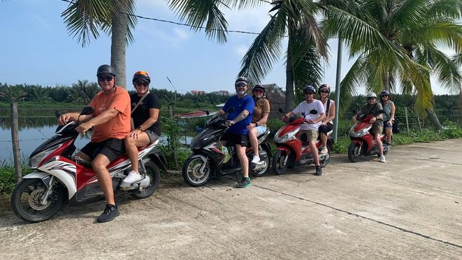 ホイアン 田園バイクツアー - チャークエ野菜村・アンバンビーチ・キムボン木工村
