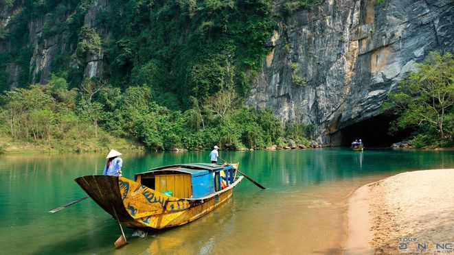 From Hue: Phong Nha Cave, La Vang Holy Land & Hien Luong Bridge Day Tour with Lunch