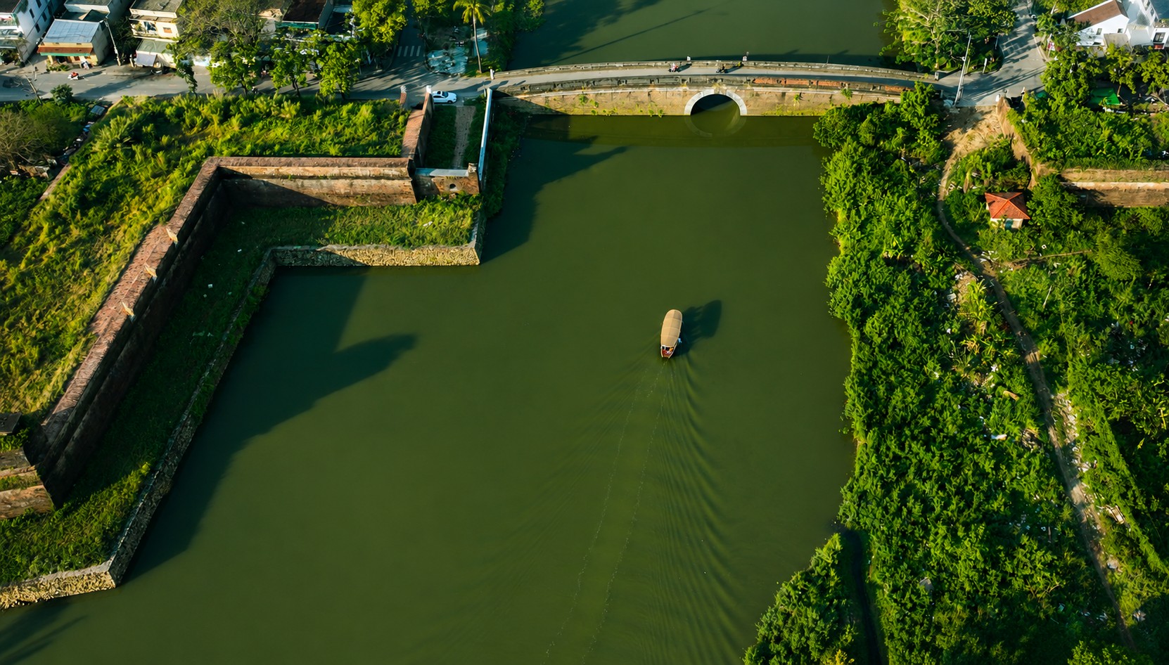 Hue Perfume River & Old Canals Electric Boat Cruise with Tea & Snacks